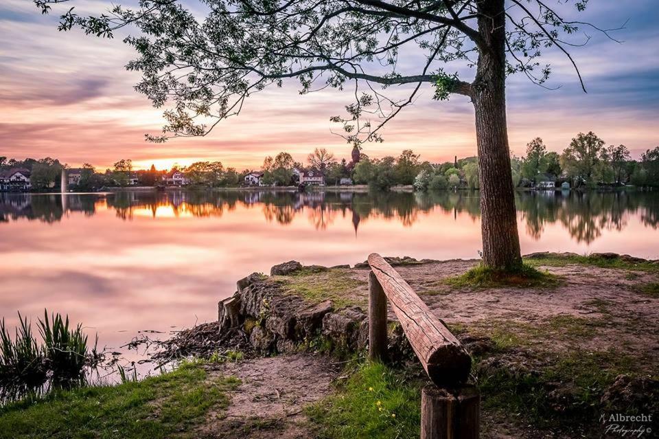 Sopherl Am See - Fruehstueck Auf Der Seeterrasse, Sehr Ruhig Und Wunderschoen Am See, 3 Minuten Nach Oberpfaffenhofen, Viele Radtouren, Restaurants & Cafes In Der Umgebung เวสลิง ภายนอก รูปภาพ